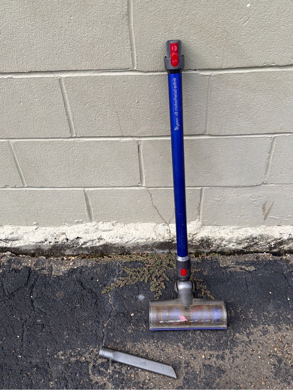 L Dyson V8 Motorhead Extra Cordless Stick Vacuum W/ 1 Attachment Resd Desc.